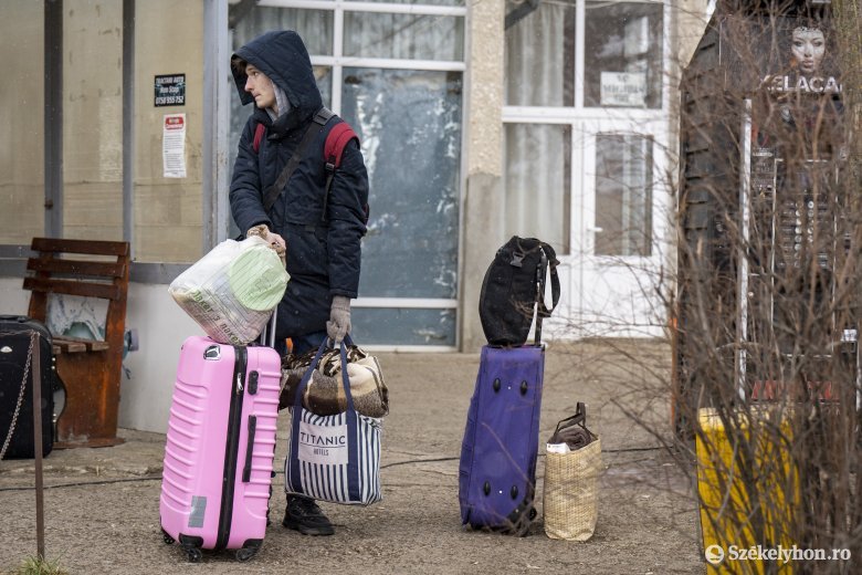 Folyamatosan érkeznek a menekültek Ukrajnából Magyarországra és Romániába