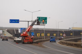 Gyorsforgalmi utat adtak át Craiova és Pitești között, de a romániai megyék felében nincs autópálya vagy gyorsforgalmi út