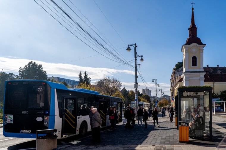 Szinte mindenki elégedett az elektromos buszokkal Marosvásárhelyen