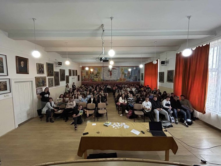 Közel négyezer magyar középiskolás ismerkedhetett a Sapientiával