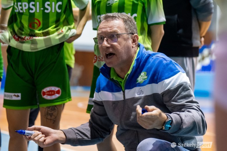 Botrány az Euroligában: obszcén viselkedéssel vádolják a Sepsi-SIC edzőjét, vizsgálódik a FIBA