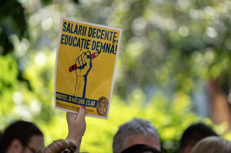 Számháború az oktatási szakszervezetek és a minisztérium között a sztrájkoló tanárok arányáról