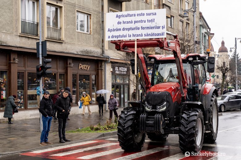 Támogatásáról biztosította a mezőgazdasági miniszter a traktorokkal tüntető gazdákat