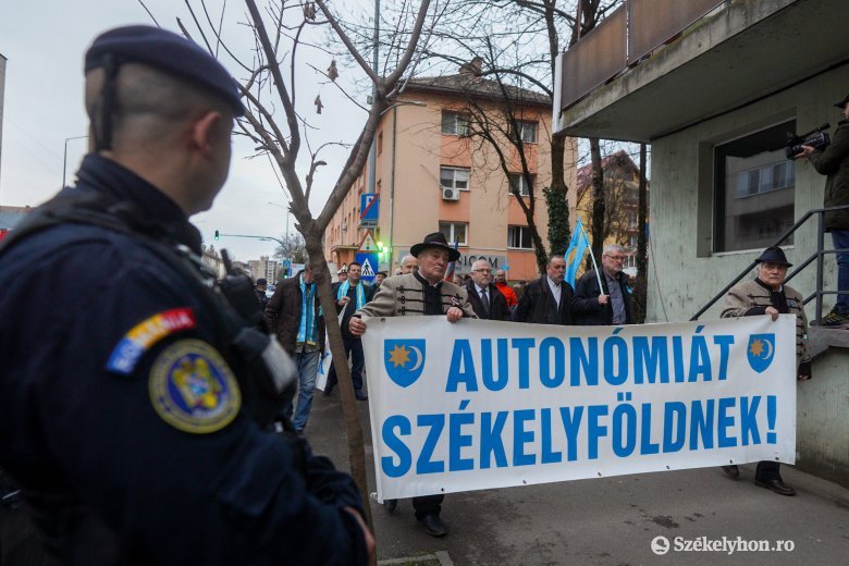 Elítélik és visszaélésnek tekintik a román csendőrség eljárását a székely szabadság napi vásárhelyi felvonulás szervezői