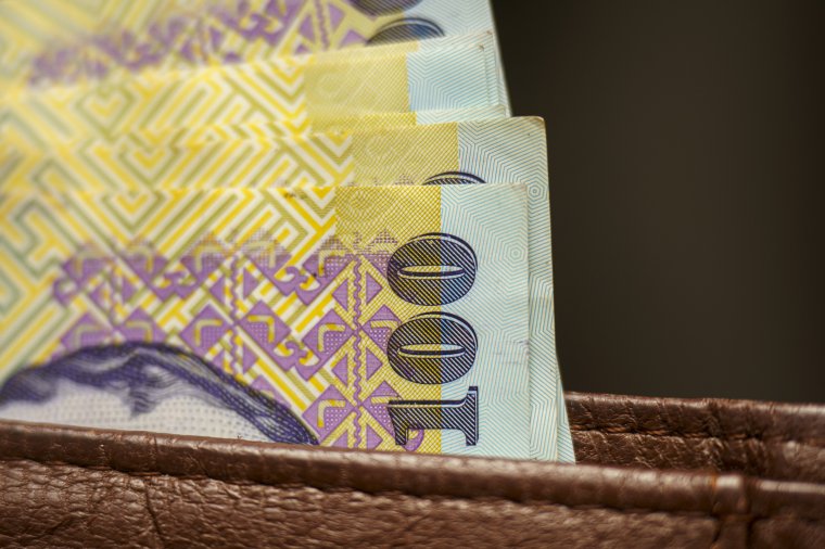 Hiába a különleges anyag, több ezer hamis román bankjegyet találtak tavaly a forgalomban