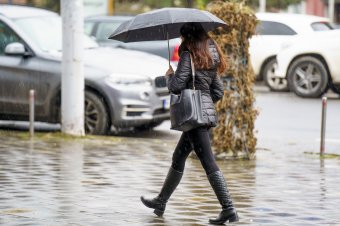 Erős széllel és esőkkel érkezik a hétvége Erdélyben, a Partiumban és a Bánságban is