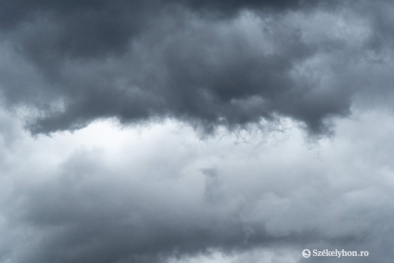 Lehet rontani az időjárási helyzeten: szaharai porfelhő is érkezik Románia fölé