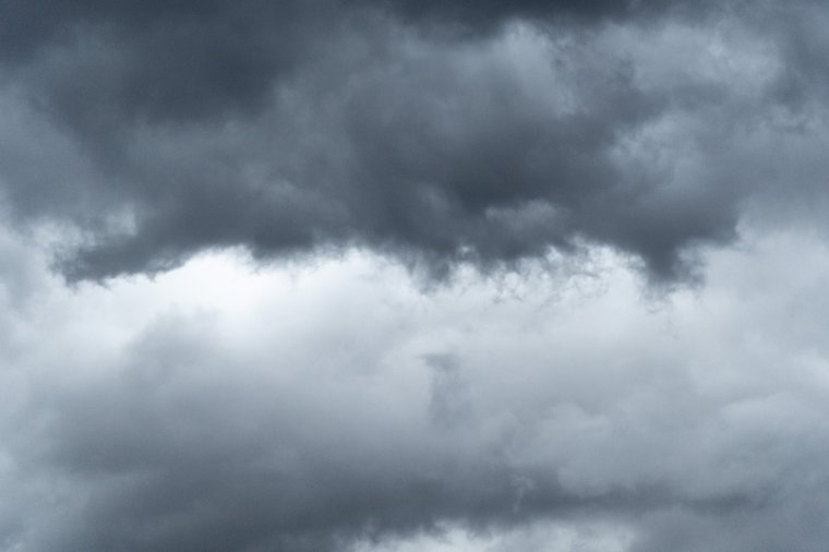 Lehet rontani az időjárási helyzeten: szaharai porfelhő is érkezik Románia fölé