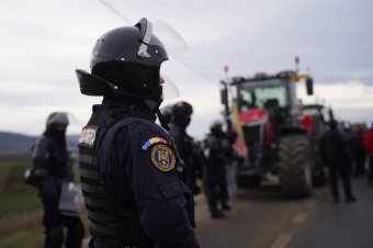 Munkagépekkel indultak tüntetni Marosvásárhelyre, de nem engedik be őket a városba a rendfenntartók