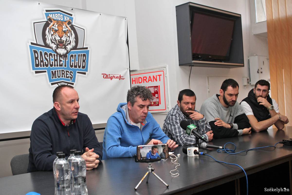 Végveszélyben az Azomureș által cserbenhagyott, „szabotált” marosvásárhelyi kosárlabdacsapat